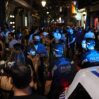 La Policía tuvo que intervenir por los disturbios en Chueca. RODRIGO JIMÉNEZ
