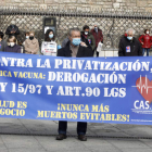 Concentración de la Coordinadora Antiprivatización de la Sanidad frente a Botines. MARCIANO PÉREZ