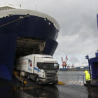 Un transbordador de la naviera LD Lines en una de sus llegadas al puerto del Musel