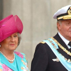 El rey Juan Carlos con su hermana, la fallecida infanta Pilar. JUANJO MARTÍN