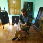 Alain Yebra, en su estudio de Toral de los Vados. C. SÁNCHEZ
