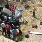 Un momento de la liberación de las heridas del interior del turismo, que quedó destrozado