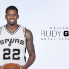 Rudy Gay, presentado por los San Antonio Spurs.