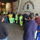 Un momento de la asamblea de trabajadores que tuvo lugar en la mañana de ayer y en la que se decidió