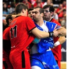 Jugadores y cuerpo técnico del Reale Ademar terminaron muy enfadados con la actuación de los árbitros.