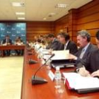 Momento de la firma del convenio entre la Junta y las veintidós entidades financieras