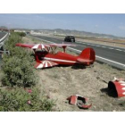 Así ha quedado la avioneta tras haber tenido que realizar un aterrizaje forzoso.