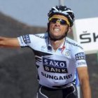 Contador celebra su victoria en la novena etapa del Giro entre Messina y Rifugio Sapienza en la ciud