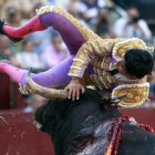 Sergio Flores, cogido por el cuarto toro.