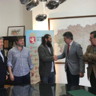 Un momento de la firma del convenio, en la Diputación. DL