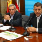 Juan Elicio Fierro y López Riesco ayer en la presentación del plan parcial del parque.