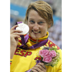 Mireia luce su medalla de plata, la segunda que se cuelga tras una exhibición de clase en el 800.