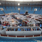 Vista general de los expositores que desde hace tres días completan la feria de productos de León.