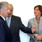 Idoia Zenarruzabeitia, junto a Bolinaga y Monti, durante una reunión celebrada en Bruselas el día 10