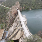 Panorámica de la presa del embalse de Bárcena, que será objeto de actuación a partir del mes de mayo