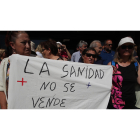 Una pancarta en una de las últimas manifestaciones en defensa de la sanidad en el Bierzo. ANA F. BARREDO