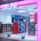 Druni tiene presencia en la calle Ancha de León y en los centros comerciales de Espacio León y el Rosal, en Ponferrada. DRUNI