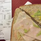 El "sandwich premium" que Azilef Speers denuncia en su Facebook.