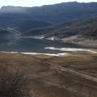 El embalse de Los Barrios de Luna llama la atención por los terrenos que ya no anega.