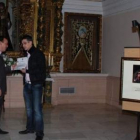 José Miguélez entrega el premio a Rubén Prieto.