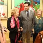 García Bueso, con algunas de las pensionistas del Balcón del Bierzo.
