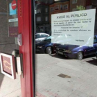 Una de las oficinas de Caja España que cierra por la fusión.
