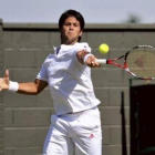 Fernando Verdasco devuelve una bola al belga Vliegen.
