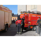 Los bomberos intervinieron para achicar el agua y colocar una instalación provisional.
