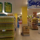 Interior de uno de los supermercados de la cadena El Árbol, en León