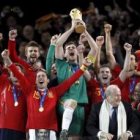 La selección española campeona de Europa y del mundo recibió el galardón del Príncipe de Asturias.