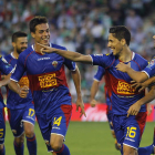 Chaves celebra con sus compañeros el gol ante el Betis.