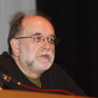 Carlos Taibo, ayer durante la conferencia en el Teatro San Francisco. RAMIRO