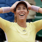 La española Garbine Muguruza celebra su victoria ante la australiana Samantha Stosur. ETIENNE LAURENT