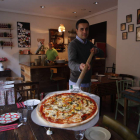 Carlos Figueiredo ha abierto Made in Italy, una pequeña pizzería situada al lado de la Catedral.