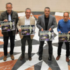 Foto de familia de la presentación de la carrera leonesa. DL