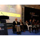 Silvia Clemente clausura la jornada de estudio del vacuno de leche, junto a los integrantes de una de las mesas redondas
