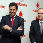 Jesús Aguilar y el representante de Vodafone, Mariano Galán.