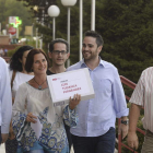 Los partidarios de Tudanca, al llegar a la sede del PSOE en Valladolid para entregar los avales.
