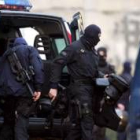 Varios agentes de policía se desplazarón hasta las instalaciones del instituto Colbert de Torcy