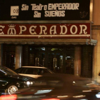 La entrada principal del Teatro Emperador