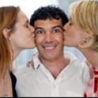 Antonio Banderas en una imagen de archivo junto a dos actrices
