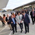 El alcalde, el consejero y el presidente de la Diputación, ayer tarde en la estación. ANA F. BARREDO