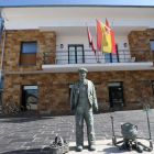 Imagen de archivo de la sede del Ayuntamiento berciano de Carracedelo. ANA F. BARREDO