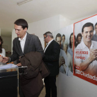 Villarroel, Panizo y Justo Fernández, ayer, en la sede de C’s. JESÚS