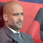 Pep Guardiola, en el banquillo del Bayern, a punto de pensar ya en clave azul.
