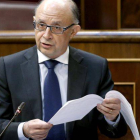 El ministro de Hacienda, Cristóbal Montoro, durante su intervención hoy en la sesión de control al Gobierno.