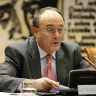 El gobernador del Banco de España, Luis María Linde, el pasado noviembre en el Senado