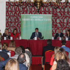 Pablo Lago presenta a los ponentes del Foro Universidades de Innovción Educativa.