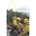 Las brigadas atienden un incendio en León.