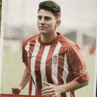 Irene, con su nueva camiseta del Sporting de Gijón. DL